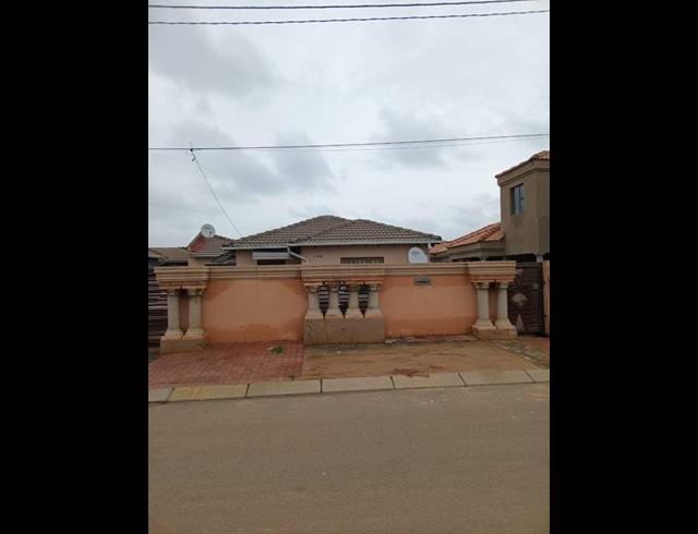 3 BEDROOM HOUSE FOR SALE IN PROTEA GLEN EXT